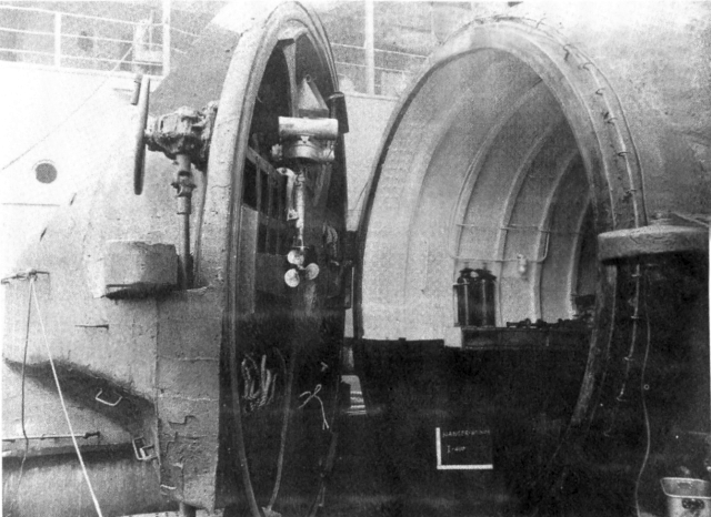 La porte du hangar de l'I-400