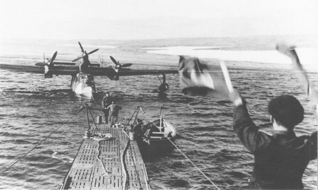 L'U-255 ravitaille un Blohm und Voss dans la mer de Kara en Automne 1943