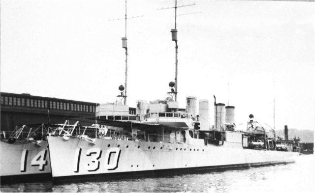 U.S.S. Jacob Jones et U.S.S Claxton (© collection of Vallejo Naval and Historical Museum)