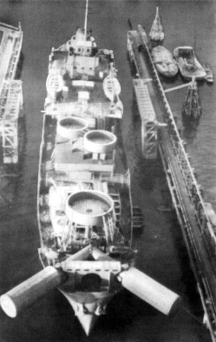 Sperrbrecher 120 ex Rene. Les deux barres magn&eacute;tiques sont en position de travail (&copy; Collection Dr. Jung)